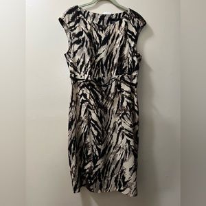 NWT-Animal Print Dress-size 12-Machine Wash-thin black belt-four nice pleats